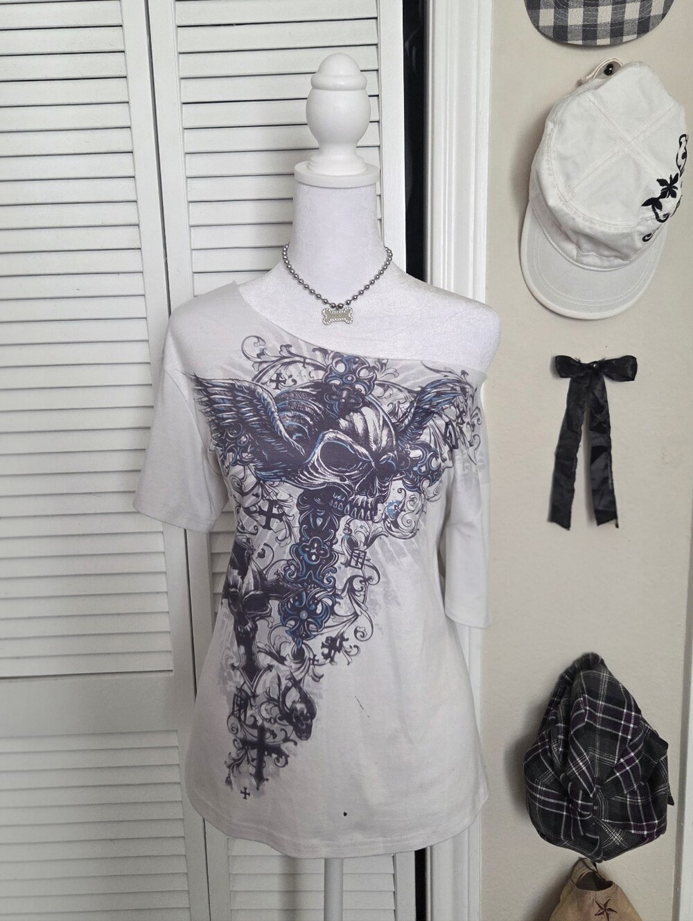 & Other Stories White Short-Sleeve Tee with Blue-Black Winged Skull Graphic
